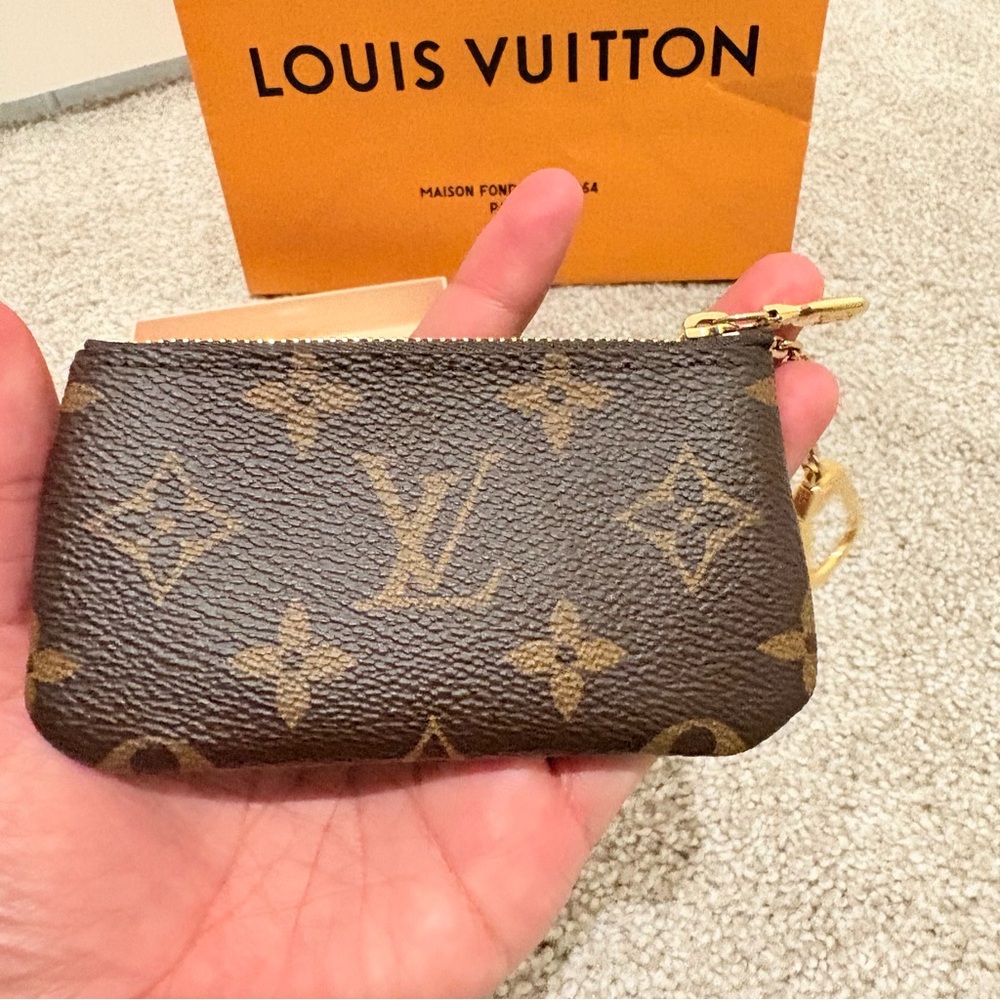 Louis Vuitton Key Pouch - Picture 4 of 11